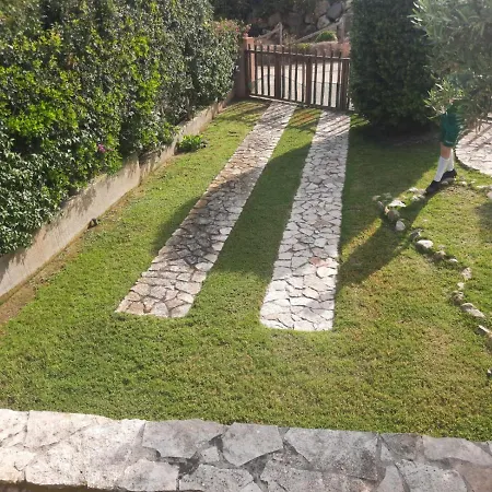 Dom wakacyjny Casa Pepe, Confortevole Con Giardino A 2 Min Dal Mare Villasimius