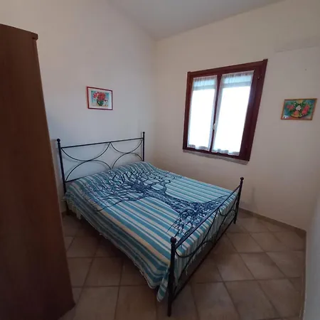 Casa Pepe, Confortevole Con Giardino A 2 Min Dal Mare Villasimius